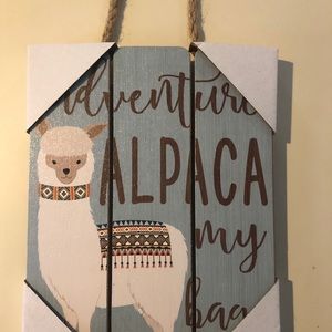 Wooden alpaca sign